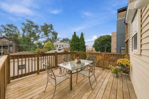 Exterior - 631 E Bowen Ave, Chicago, IL 60653 photo 4 of 8