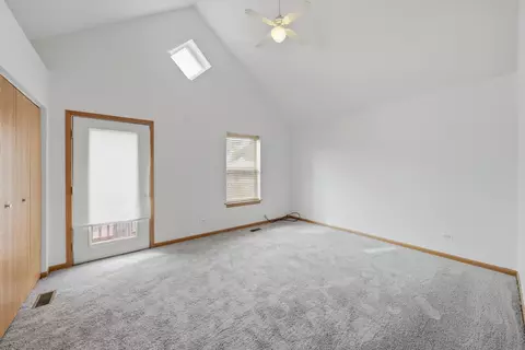 Bedroom - 631 E Bowen Ave, Chicago, IL 60653 photo 1 of 4