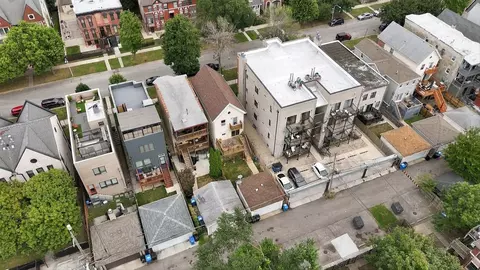 View/Area - 631 E Bowen Ave, Chicago, IL 60653 photo 1 of 5