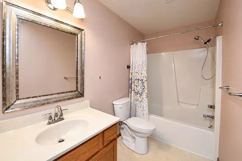 Bath - 3 Nicole Ct, Bloomington, IL 61701 photo 2 of 2