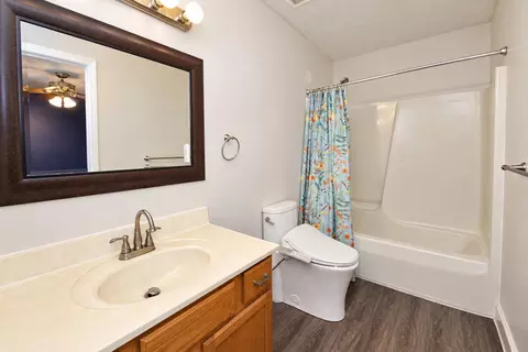 Bath - 3 Nicole Ct, Bloomington, IL 61701 photo 1 of 2