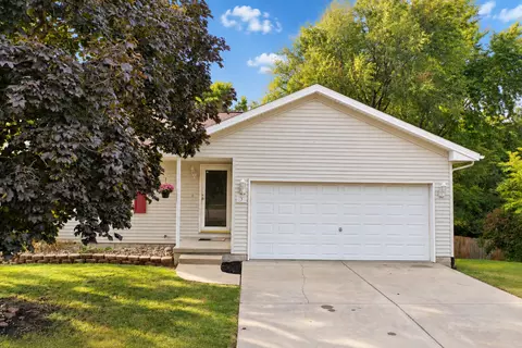 Exterior - 3 Nicole Ct, Bloomington, IL 61701 photo 4 of 15