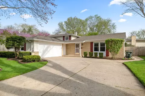 706 E Golf Rd, Libertyville, IL 60048