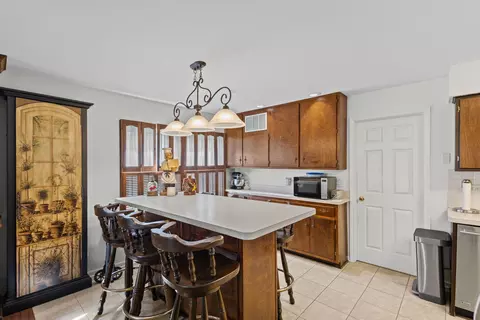 Kitchen - 317 Beech Ct, Naperville, IL 60540 photo 3 of 4