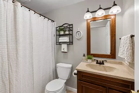 Bath - 317 Beech Ct, Naperville, IL 60540 photo 1 of 2