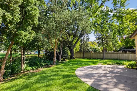 Exterior - 317 Beech Ct, Naperville, IL 60540 photo 2 of 3