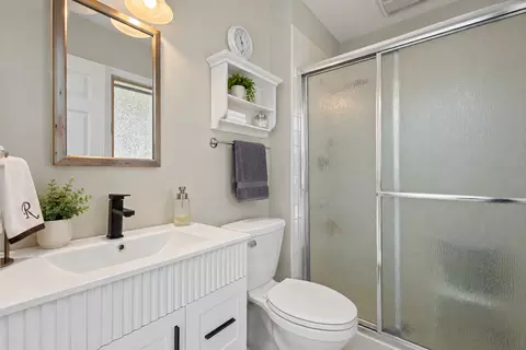 Bath - 317 Beech Ct, Naperville, IL 60540 photo 2 of 2