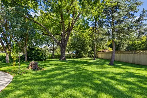 Exterior - 317 Beech Ct, Naperville, IL 60540 photo 3 of 3