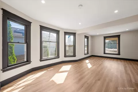 Living - 468 Locust St, Elgin, IL 60123 photo 3 of 5