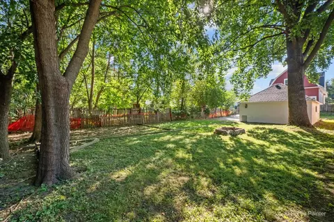 Exterior - 468 Locust St, Elgin, IL 60123 photo 3 of 14