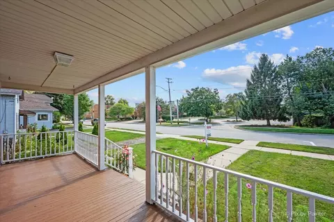 Exterior - 468 Locust St, Elgin, IL 60123 photo 13 of 14