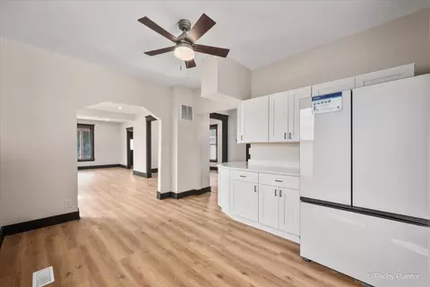 Entry Way - 468 Locust St, Elgin, IL 60123 photo 5 of 6