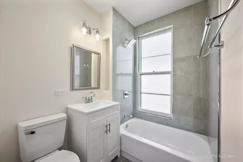 Bath - 468 Locust St, Elgin, IL 60123 photo 1 of 3