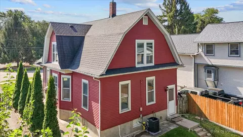 Exterior - 468 Locust St, Elgin, IL 60123 photo 9 of 14