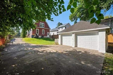 Exterior - 468 Locust St, Elgin, IL 60123 photo 5 of 14
