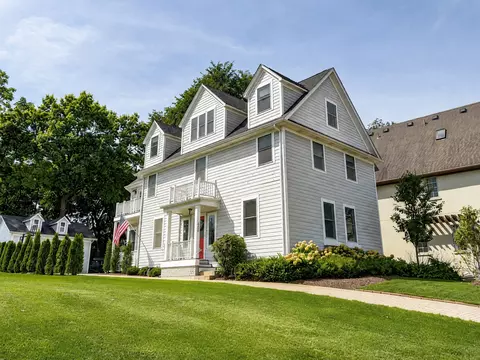 303 Park Ave, Clarendon Hills, IL 60514