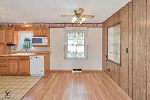 Living - 33 Jan Ave, Kankakee, IL 60901 photo 4 of 5