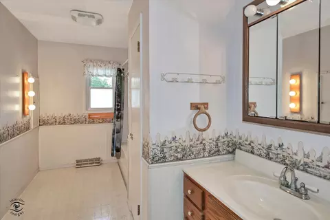 Bath - 33 Jan Ave, Kankakee, IL 60901 photo 2 of 2