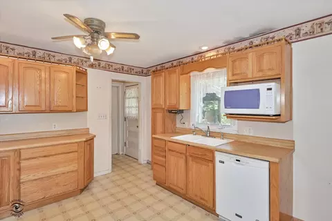 Kitchen - 33 Jan Ave, Kankakee, IL 60901 photo 2 of 2