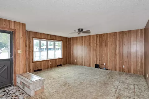 Living - 33 Jan Ave, Kankakee, IL 60901 photo 1 of 5