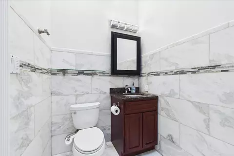 Bath - 3604 Meadow Ln, Glenview, IL 60025 photo 6 of 7