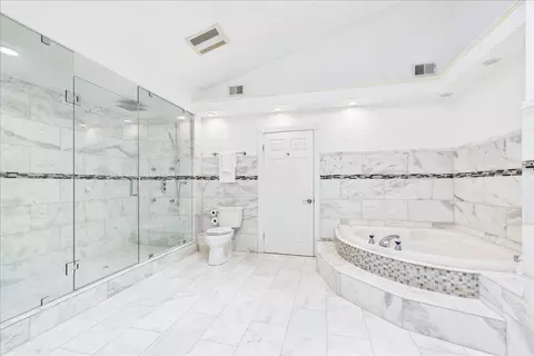 Bath - 3604 Meadow Ln, Glenview, IL 60025 photo 2 of 7