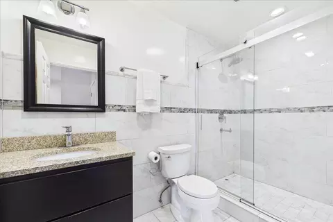 Bath - 3604 Meadow Ln, Glenview, IL 60025 photo 5 of 7