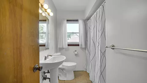 Bath - 2740 Ridge Rd, Lansing, IL 60438 photo 1 of 1
