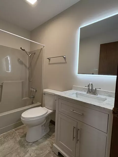 Bath - Undisclosed, Mchenry, IL 60050 photo 3 of 7