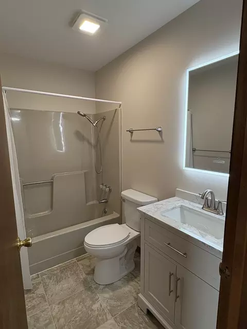 Bath - Undisclosed, Mchenry, IL 60050 photo 2 of 7
