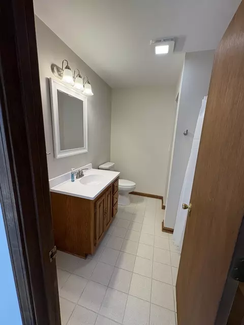 Bath - Undisclosed, Mchenry, IL 60050 photo 4 of 7