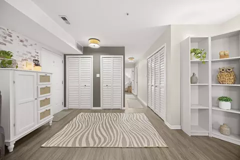 Entry Way - 328 Frontage Rd #1B, Willowbrook, IL 60527 photo 1 of 2