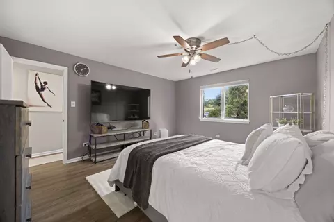 Bedroom - 328 Frontage Rd #1B, Willowbrook, IL 60527 photo 3 of 4