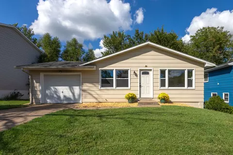 4210 Greenway Dr, Davenport, IA 52804