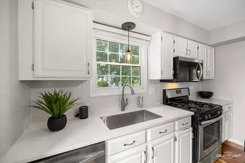 Kitchen - 2303 Riverside Dr, Plainfield, IL 60586 photo 3 of 4