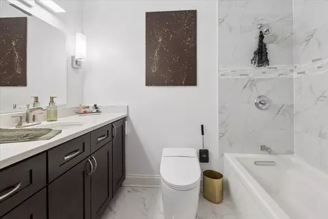 Bath - 360 E Randolph St #3205, Chicago, IL 60601 photo 2 of 2