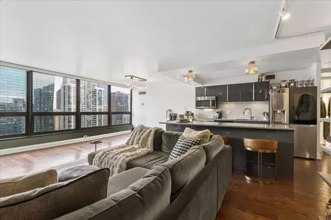 Living - 360 E Randolph St #3205, Chicago, IL 60601 photo 4 of 5
