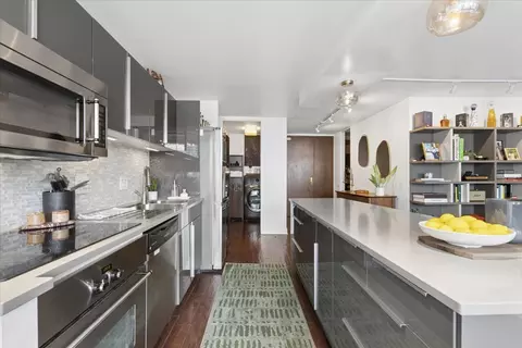Kitchen - 360 E Randolph St #3205, Chicago, IL 60601 photo 2 of 4