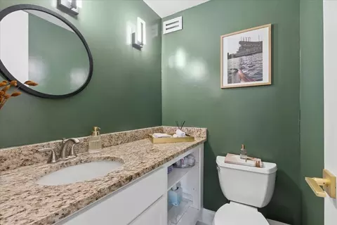 Bath - 360 E Randolph St #3205, Chicago, IL 60601 photo 1 of 2