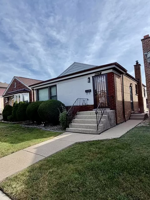 6215 S Monitor Ave, Chicago, IL 60638
