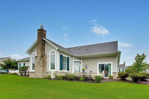 610 Schumann St #28B, Woodstock, IL 60098