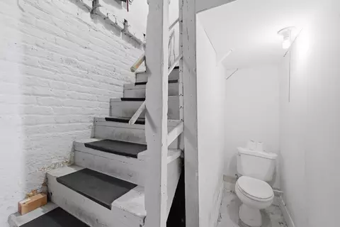 Bath - 6435 S Artesian Ave, Chicago, IL 60629 photo 3 of 3