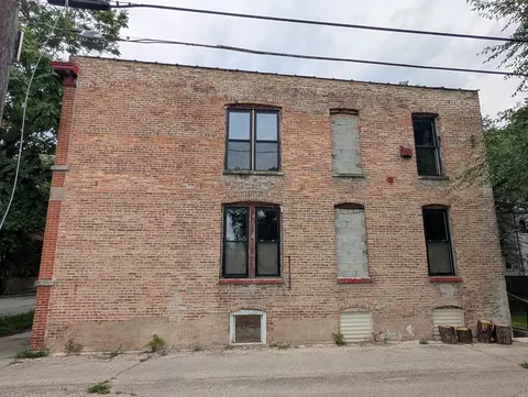 Exterior - 608 E 64th St, Chicago, IL 60637 photo 2 of 5