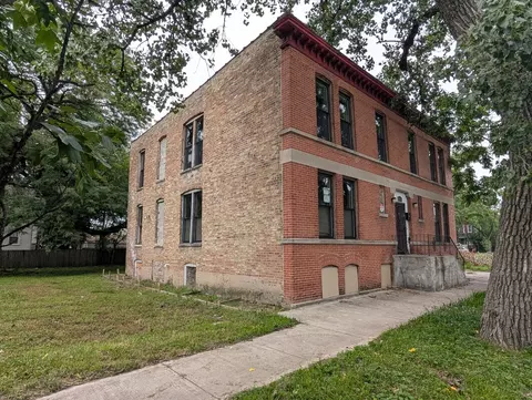 Exterior - 608 E 64th St, Chicago, IL 60637 photo 3 of 5