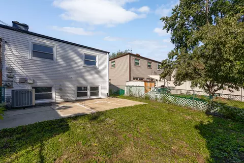 Exterior - 441 N 4th Ave #B, Des Plaines, IL 60016 photo 2 of 3