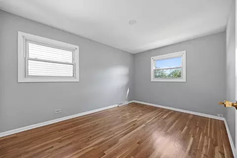 Bedroom - 441 N 4th Ave #B, Des Plaines, IL 60016 photo 4 of 8