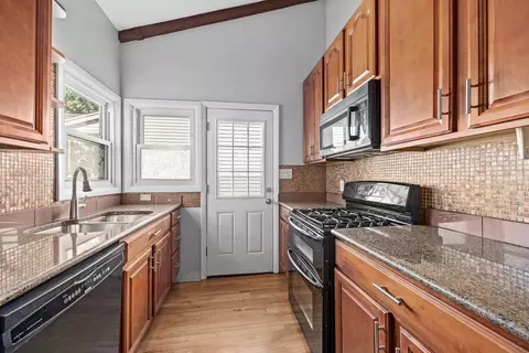 Kitchen - 441 N 4th Ave #B, Des Plaines, IL 60016 photo 1 of 2