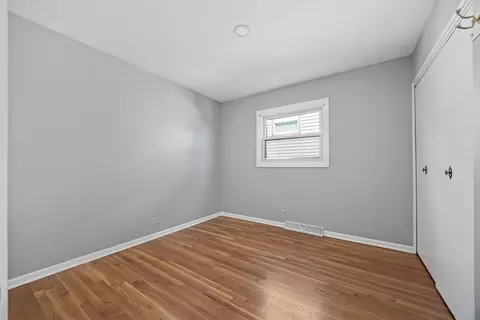 Bedroom - 441 N 4th Ave #B, Des Plaines, IL 60016 photo 2 of 8
