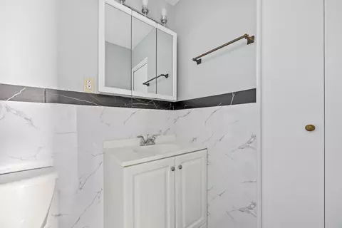 Bath - 441 N 4th Ave #B, Des Plaines, IL 60016 photo 1 of 3