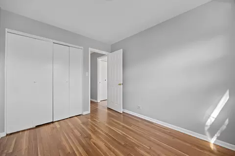 Bedroom - 441 N 4th Ave #B, Des Plaines, IL 60016 photo 5 of 8
